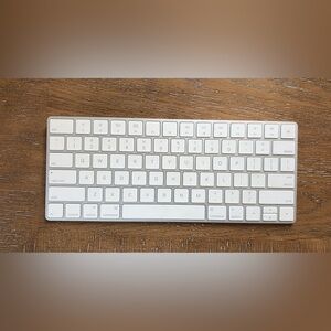 Apple Smart Wireless White Keyboard